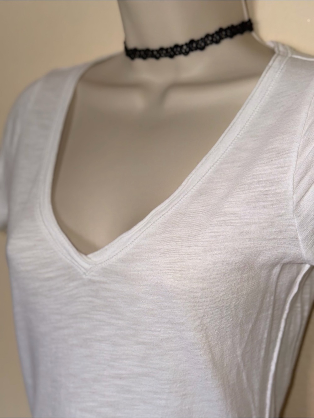 Gilly Hicks XSmall White V-Neck Burnout Short Sleeve Tee - Picture 9 of 13
